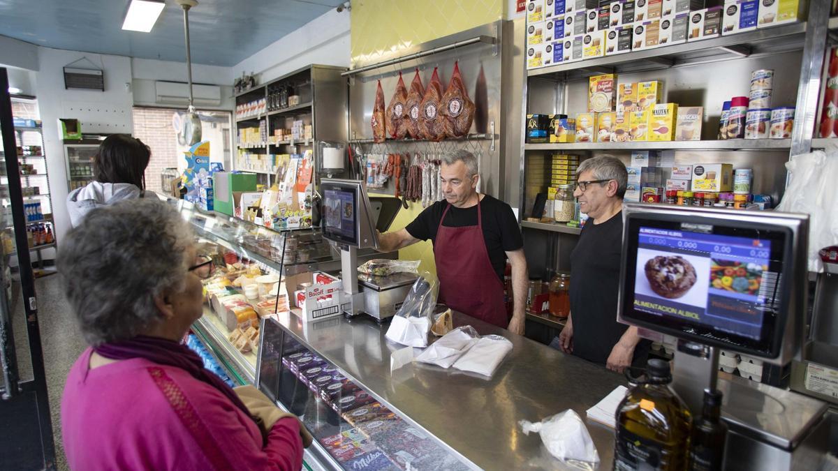 Cierra en Barxeta Comestibles Miguel Albiol, un ultramarinos de toda la vida