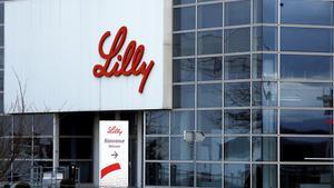 FILE PHOTO: The logo of Lilly is seen on a wall of the Lilly France company unit, part of the Eli Lilly and Co drugmaker group, in Fegersheim near Strasbourg, France, February 1, 2018.  REUTERS/Vincent Kessler/File Photo