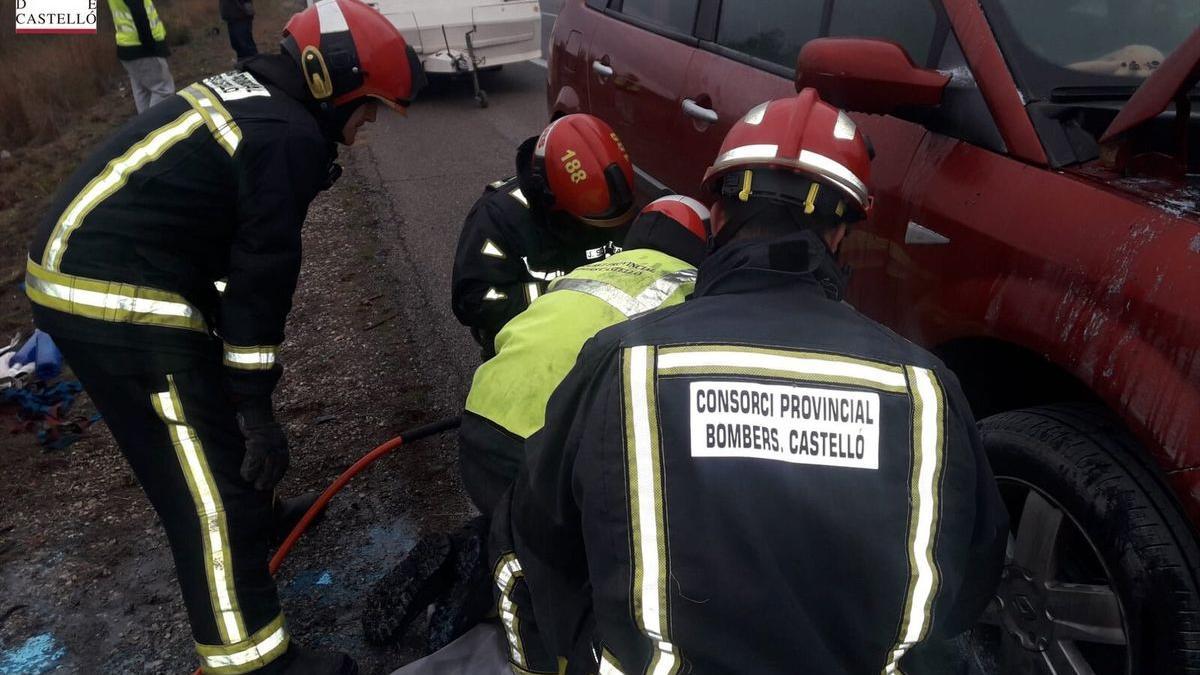 El vehículo se encontraba arrastrando una caravana.