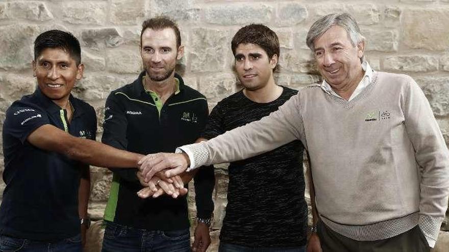 Landa, ayer con Valverde, Quintana y Eusebio Unzúe.