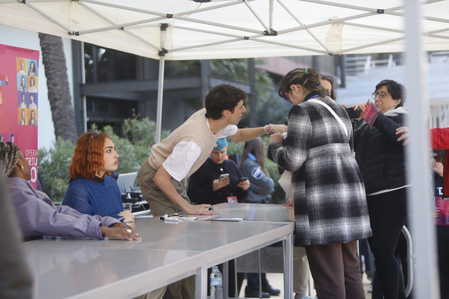 Los concursantes de OT firmando discos en Valencia