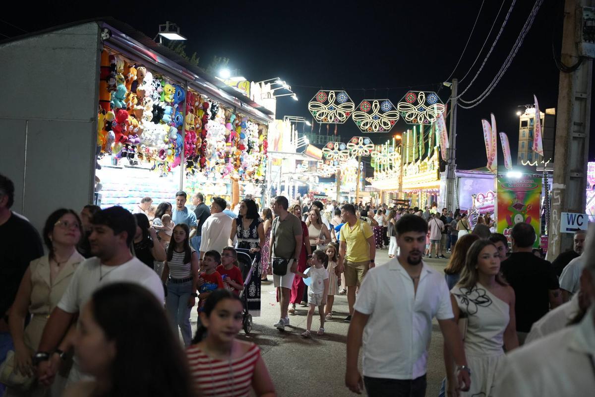 El ambiente del último viernes de la Feria de San Juan de Badajoz: encuéntrate en las fotos