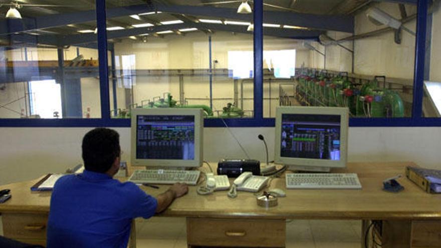 Interior de una de las plantas desaladoras de Inalsa en Punta de los Vientos de Arrecife. i LP / DLP