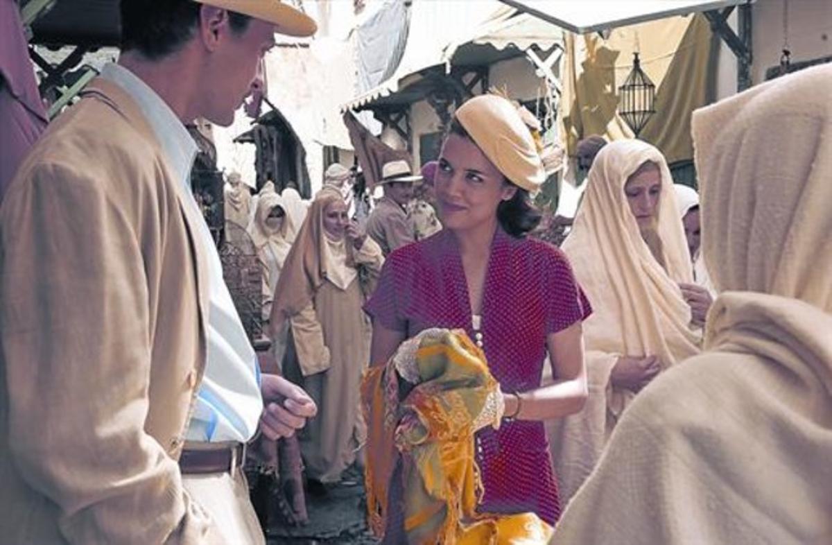 Adriana Ugarte, en la medina de Tetuán, en la serie 'El tiempo entre costuras'.