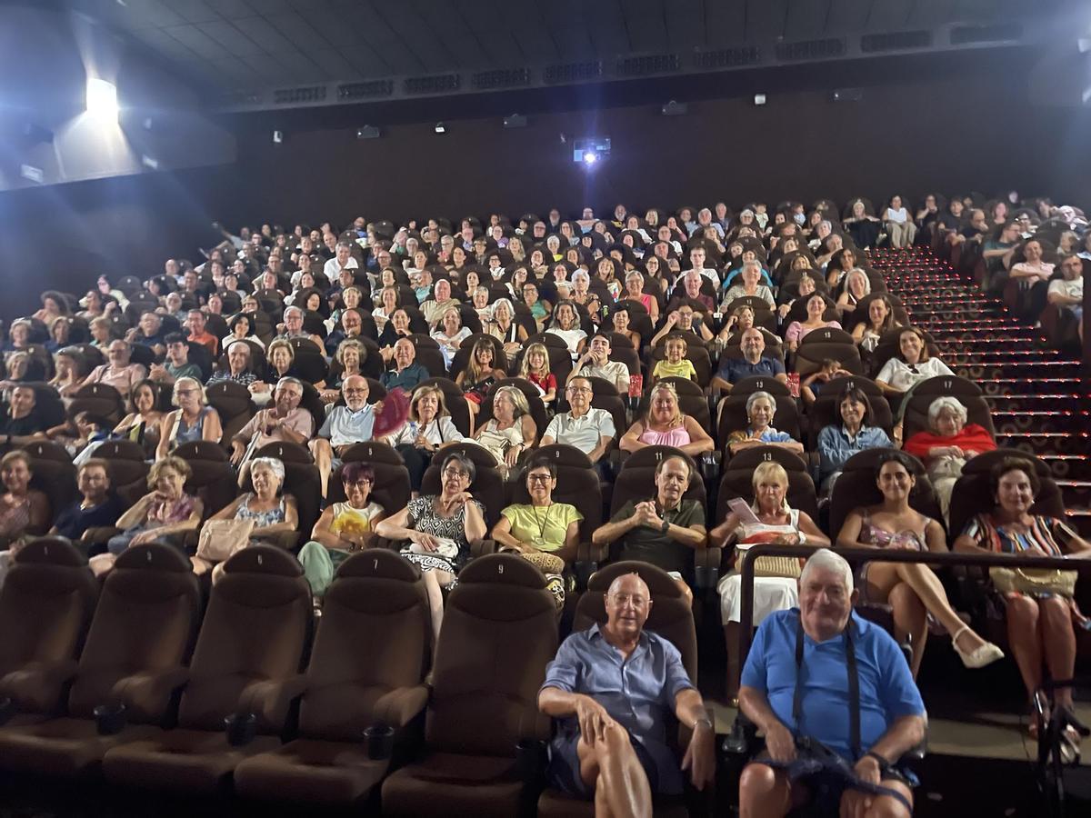 Acogida del documental La Festa en los Cines Axion de Santa Pola el pasado año