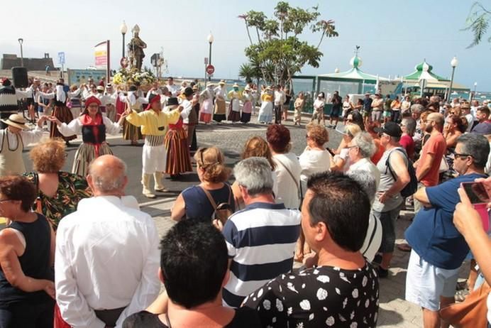 Arrecife se llena de folclore y tradición