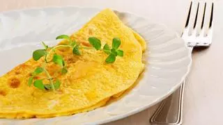 Tortilla francesa sin sartén ni aceite: esponjosa y en sólo 5 minutos