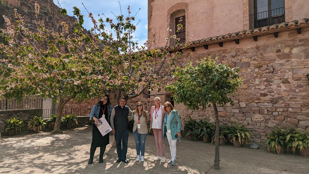 Visita del jurado de Viles en Flor en Olocau.