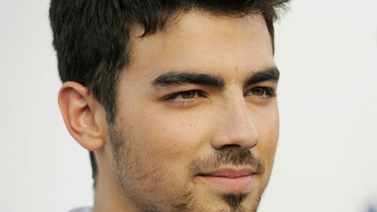 Los hombres también se retocan, palabrita de Joe Jonas: qué se ha hecho en la cara