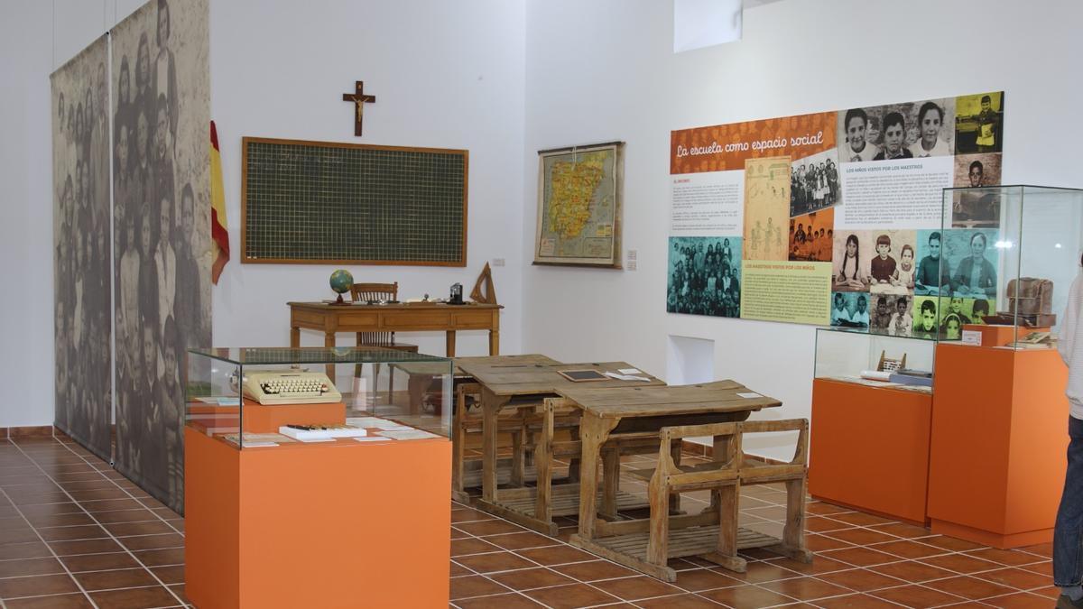 Museo en homenaje a la escuela rural y a la enciclopedia Álvarez.