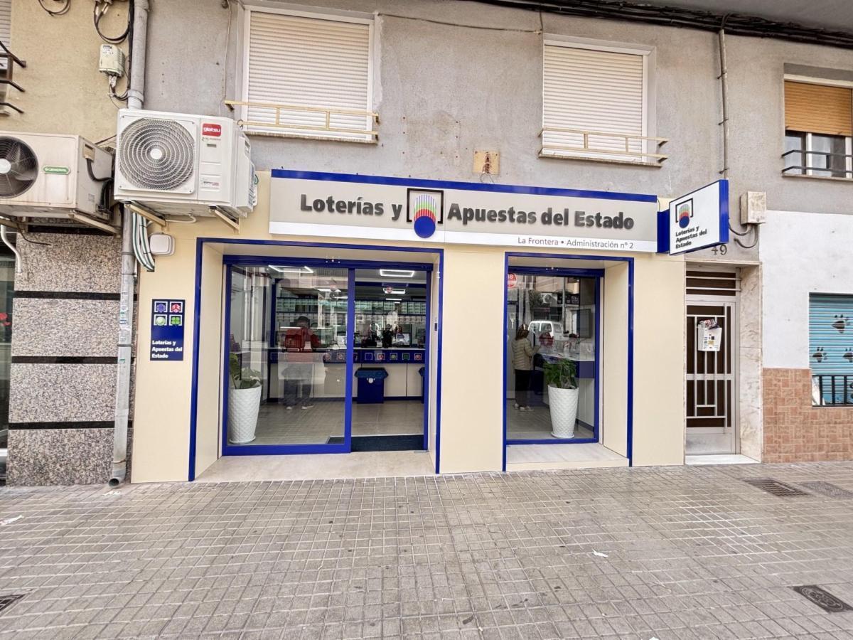 Despacho de lotería de Petrer donde se validó el segundo premio del sorteo de la Lotería Nacional del 28 de marzo de 2026