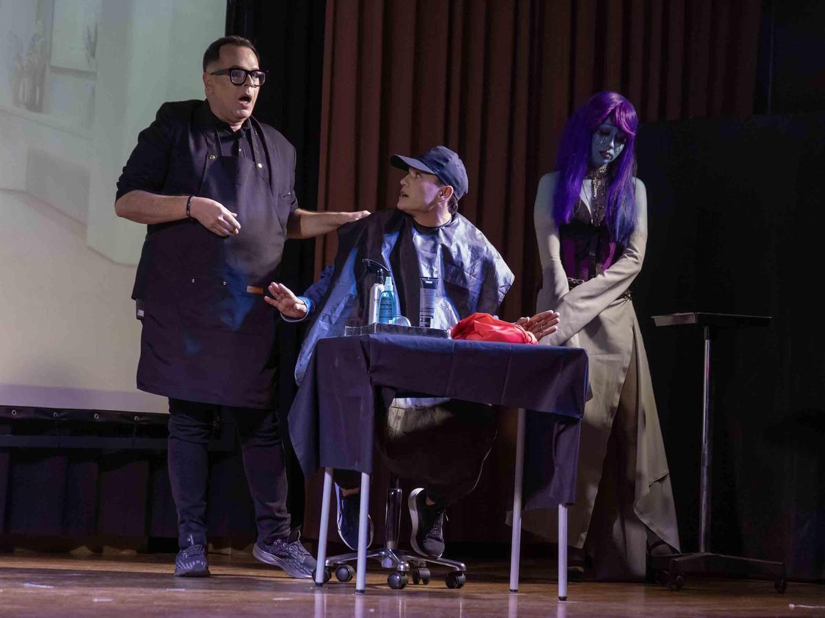 Elche rompe prejuicios: un FP de peluquería impulsa a un joven a cumplir su sueño drag a través de teatro Elche rompe prejuicios: un FP de peluquería impulsa a un joven a cumplir su sueño drag a través de teatro