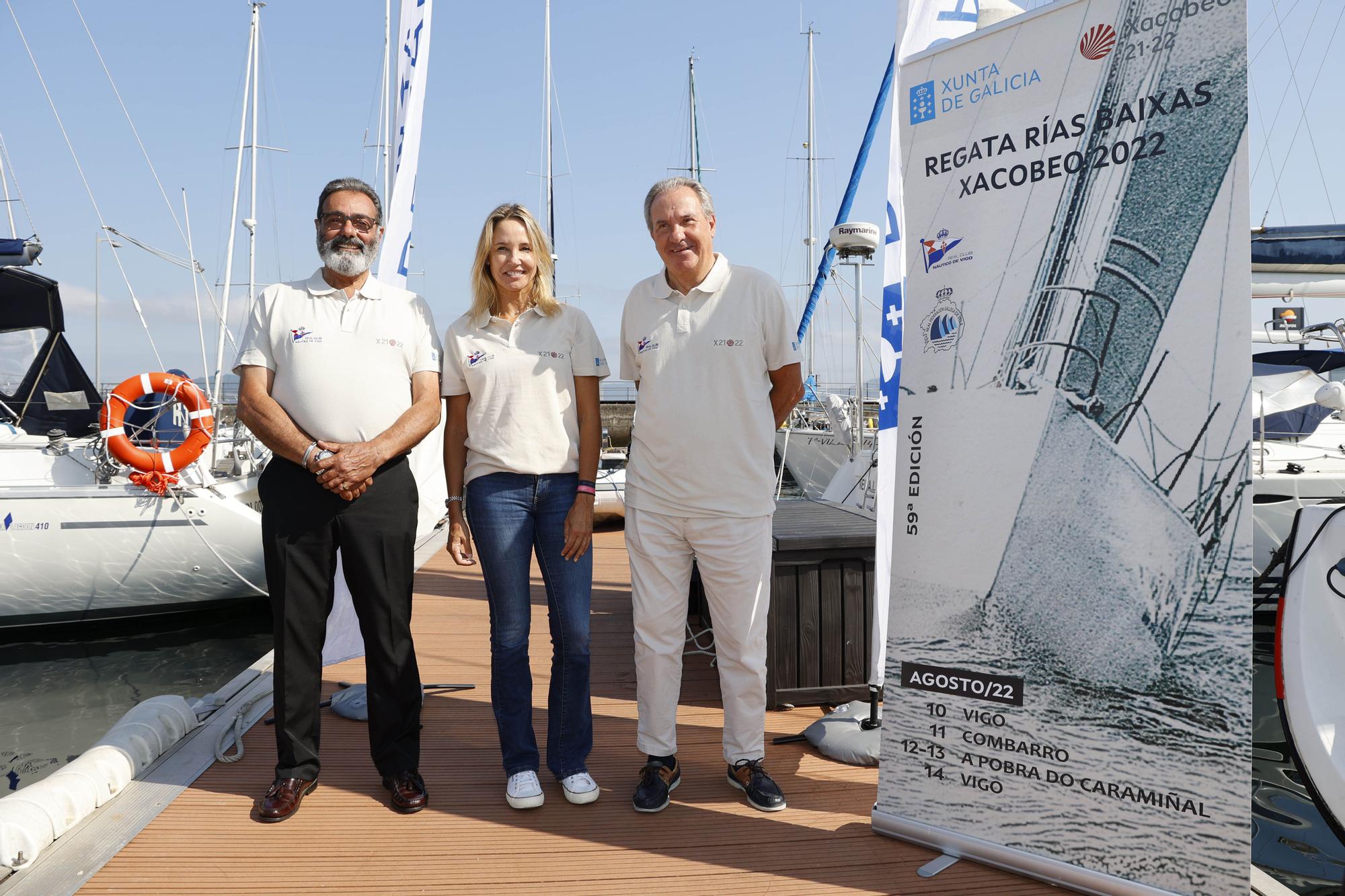 EL PRESIDENTE DE LA FEDERACION GALLEGA DE VELA, MANUEL VILLAVERDE; LA DELEGADA DE LA XUNTA DE GALICIA EN VIGO, MARTA FERNANDEZ TAPIAS Y EL PRESIDENTE DEL REAL CLUB NAUTICO DE VIGO, JOSE ANTONIO PORTELA DURANTE LA PRESENTACION DE LA 59 EDICION DE LA REGATA RIAS BAIXAS XACOBEO 2022.