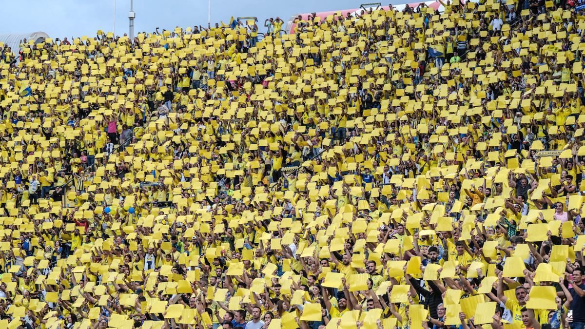 El Estadio de Gran Canaria vibró en una cita histórica