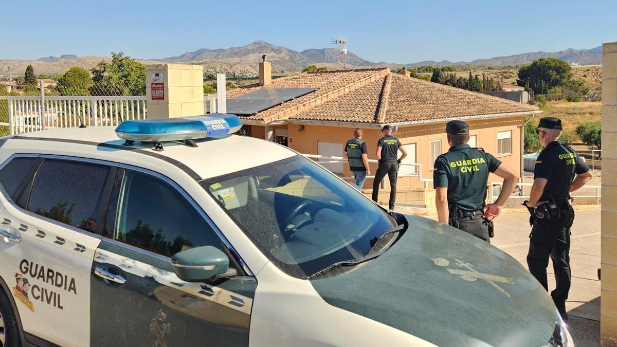 Un hombre mata a su mujer y a una hija y hiere a otra en una partida rural de Alicante