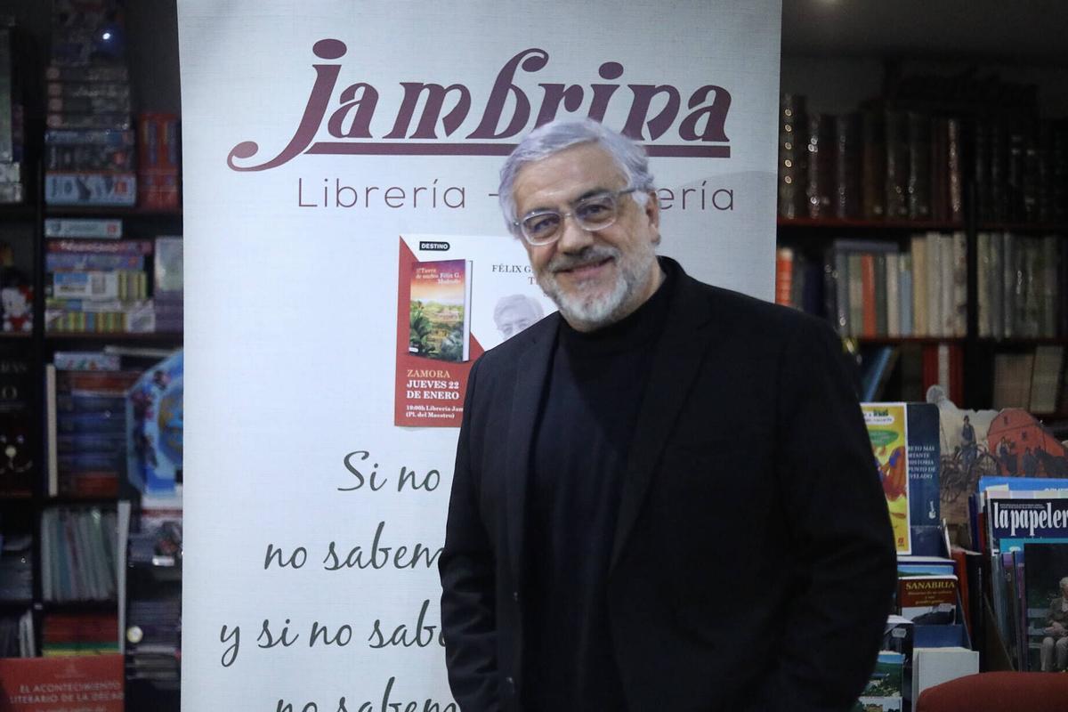 Félix G. Modroño en la presentación de su libro en Zamora.
