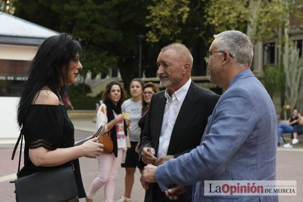 Conferencia de Arturo Pérez Reverte en la UMU