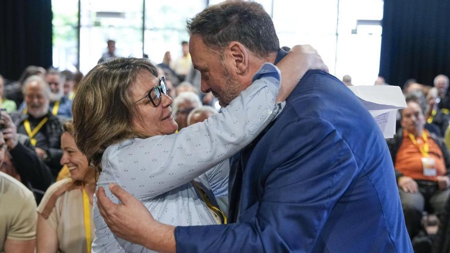 La líder de ERC en Barcelona, Creu Camacho, y el líder de ERC, Oriol Junqueras, en una imagen de archivo.