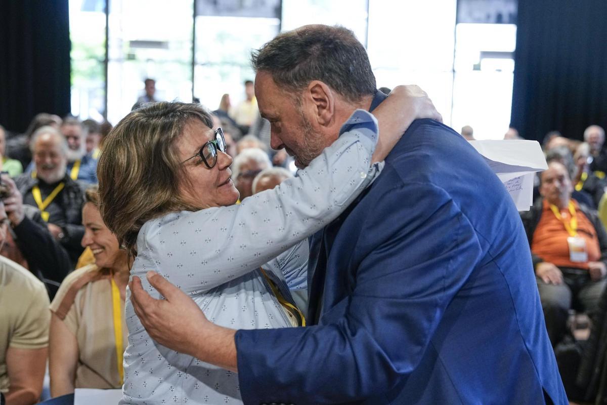 La líder de ERC en Barcelona, Creu Camacho, y el líder de ERC, Oriol Junqueras, en una imagen de archivo.