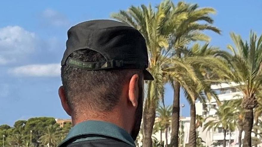 Un guardia civil en Alcúdia.