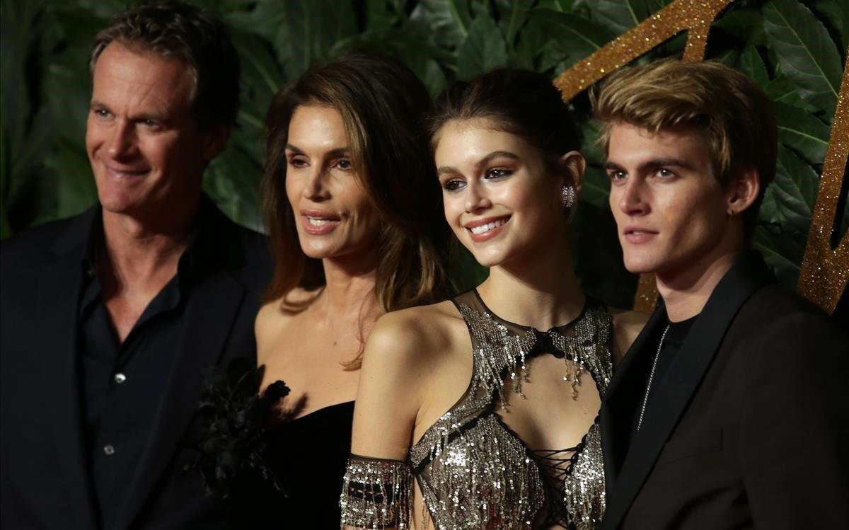 lmmarco46211340 us model cindy crawford  2nd l   her husband rande gerber  l181212132012