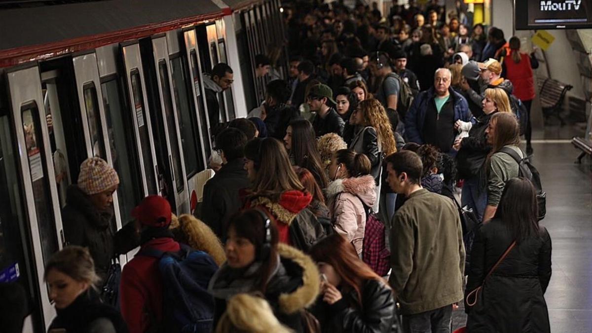 Estación de metro de Espanya durante la jornada de huelga
