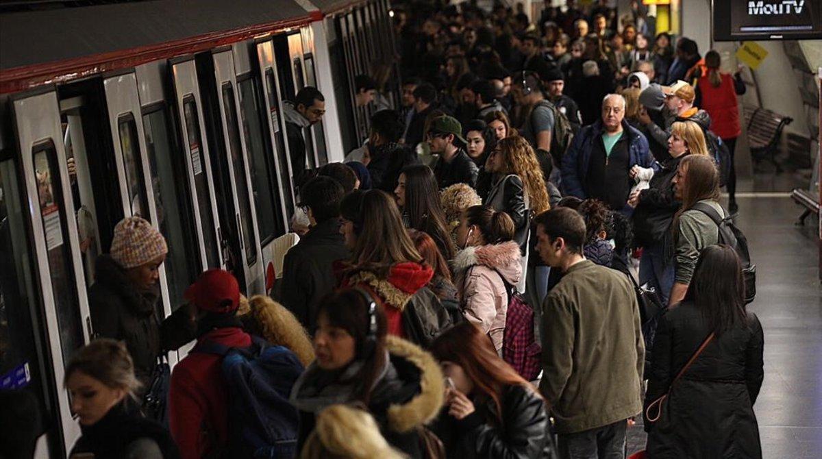 undefined47120160 huelga de metro en pl esspanya fotograf a de joan cortadella190225083528 undefined47120160 huelga de metro en pl esspanya fotograf a de joan cortadella190225083528