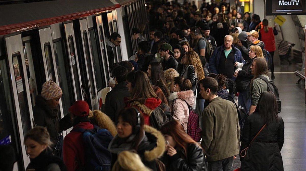 undefined47120160 huelga de metro en pl esspanya fotograf a de joan cortadella190225083528