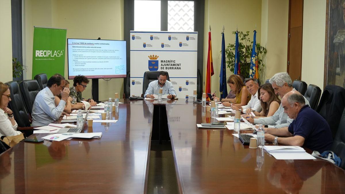 La última reunión de Reciplasa se ha celebrado en el ayuntamiento de Burriana.