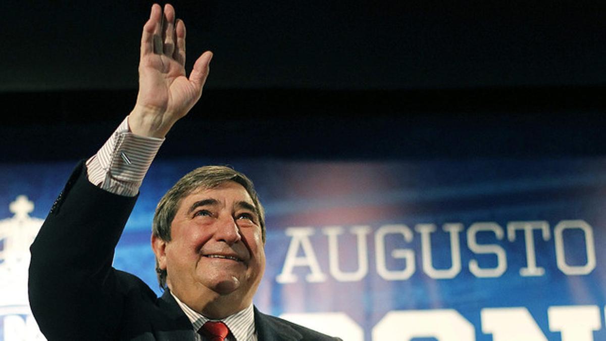 Augusto César Lendoiro, durante la presentación de su candidatura a la reelección como presidente del Deportivo, el 12 de diciembre