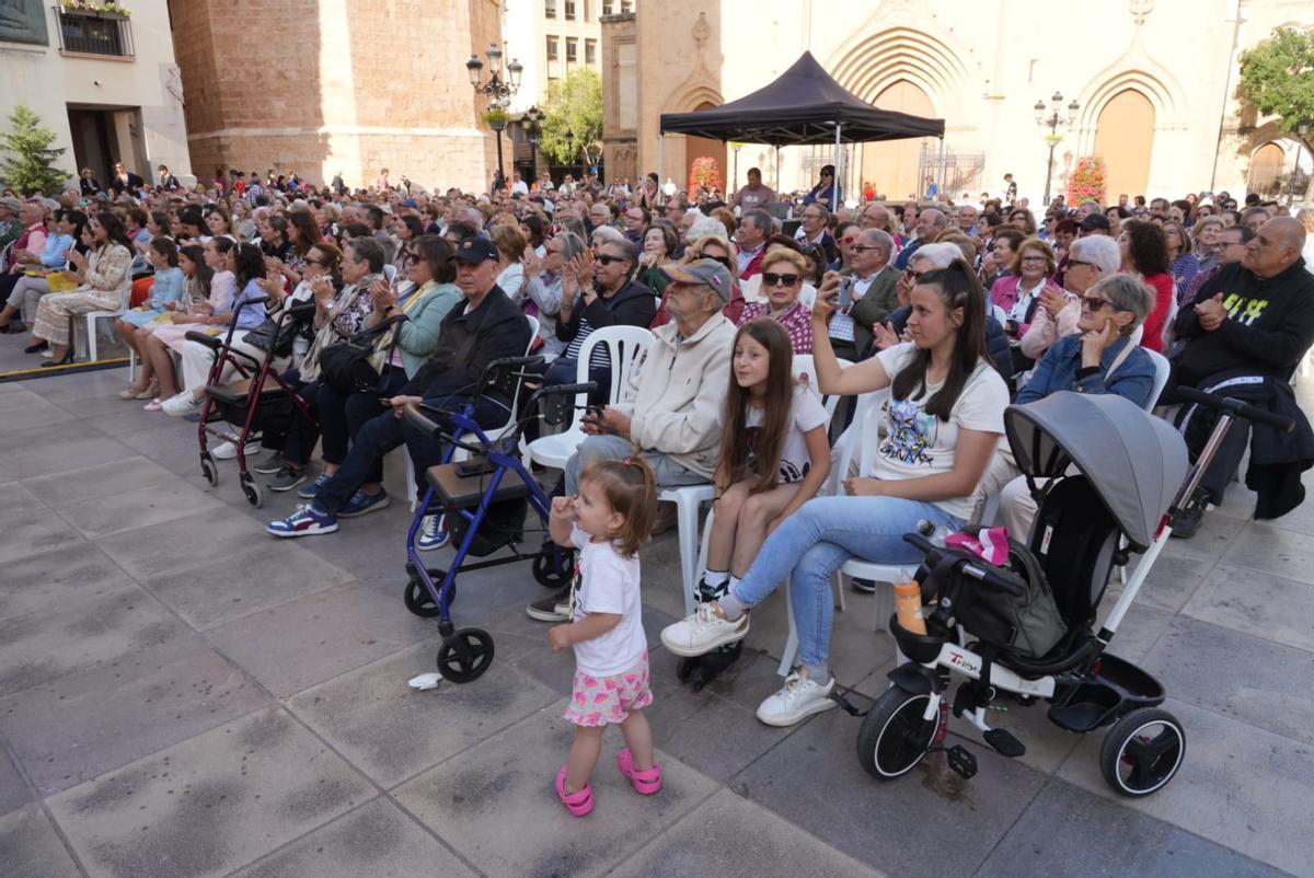 La plaza Mayor, a rebosar para disfrutar del festival.