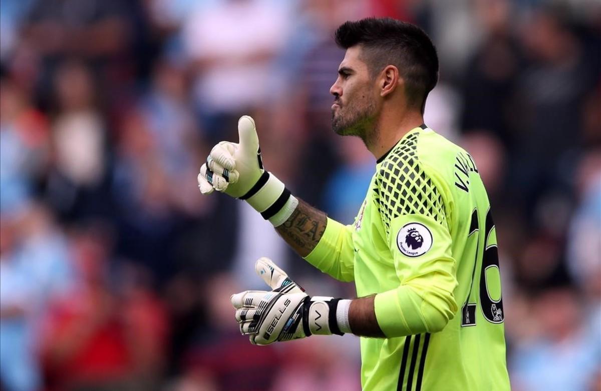 undefined35097691 middlesbrough s spanish goalkeeper victor valdes gestures to160813193345