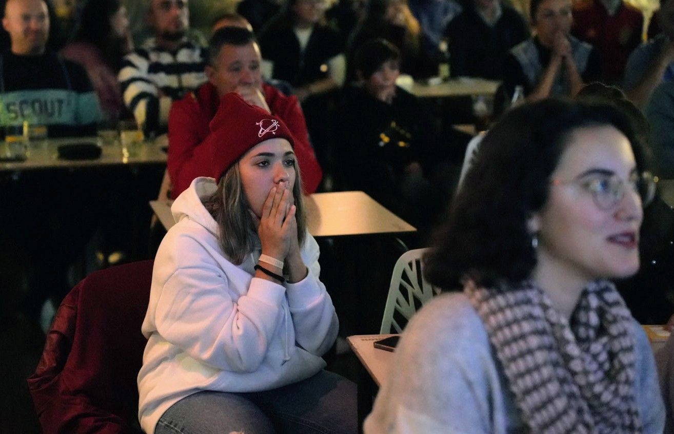 Los aficionados cordobeses siguen por televisión el Marruecos-España