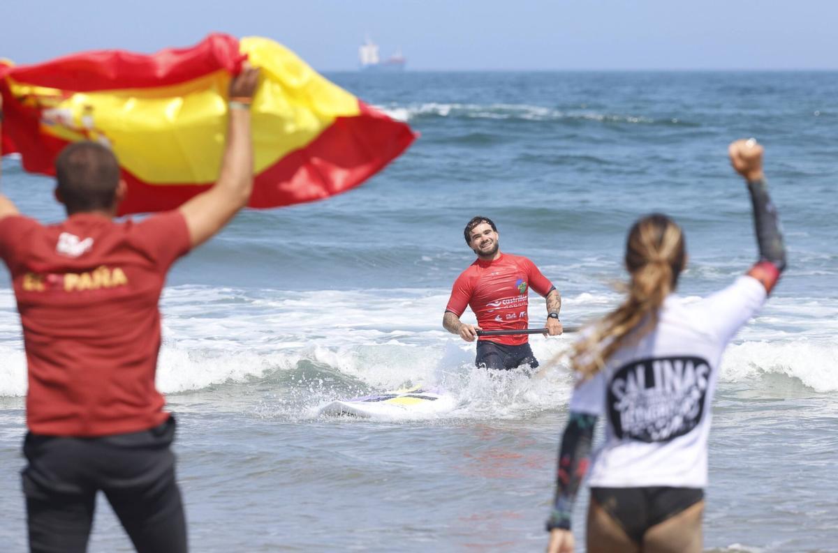 En imágenes: Así fue la victoria de España en el campeonato de paddle surf de Salinas En imágenes: Así fue la victoria de España en el campeonato de paddle surf de Salinas