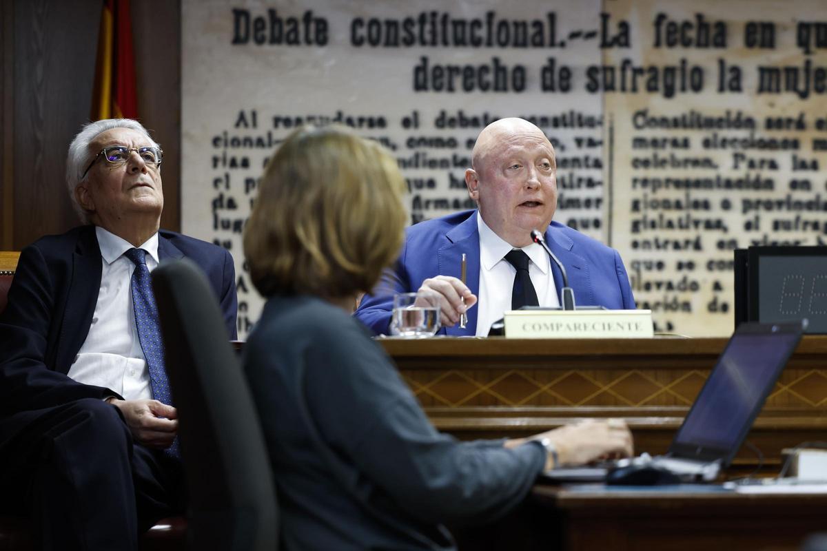 Fernando Samper, la semana pasada en el Senado, junto a su abogado, el penalista Enrique Trebolle.