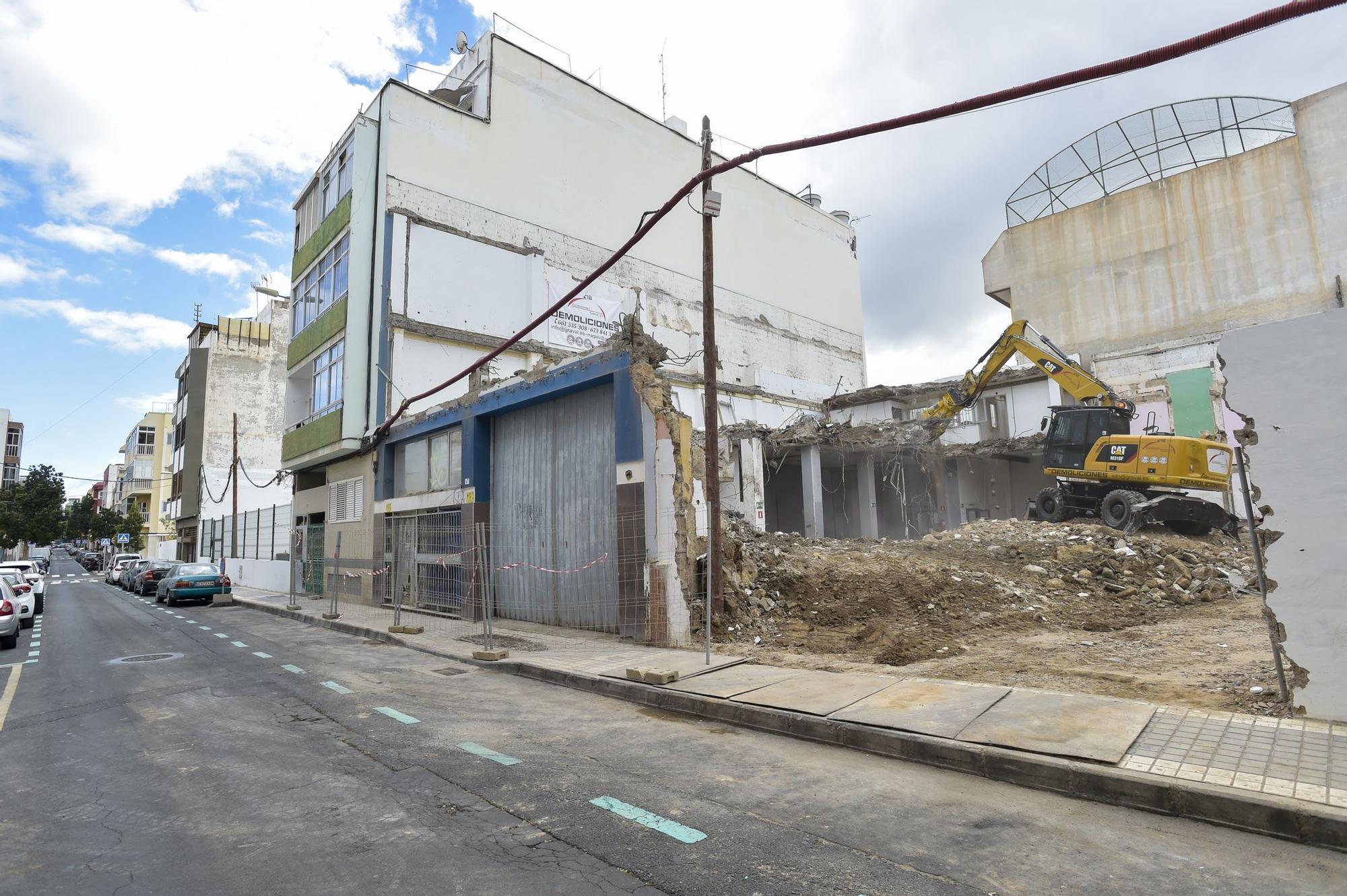 Demolición de una vivienda de la calle Matías Madrón