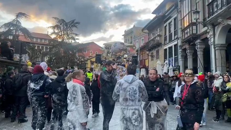 &quot;Sin espuma no nos moverán&quot;: las peñas de Galiana se plantan ante un fallo en los cañones que obligó a parar el descenso