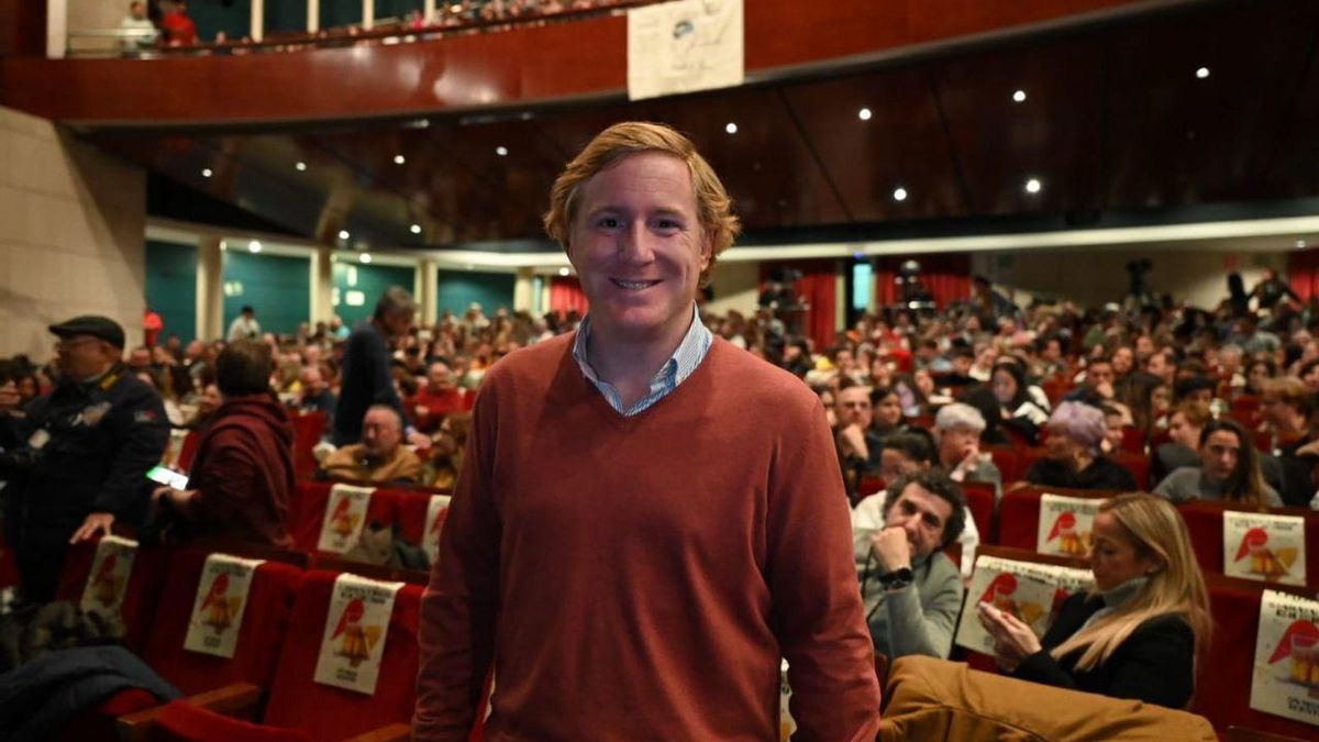 El alcalde de Badajoz, Ignacio Gragera, en el patio de butacas del Teatro López de Ayala, durante el COMBA.