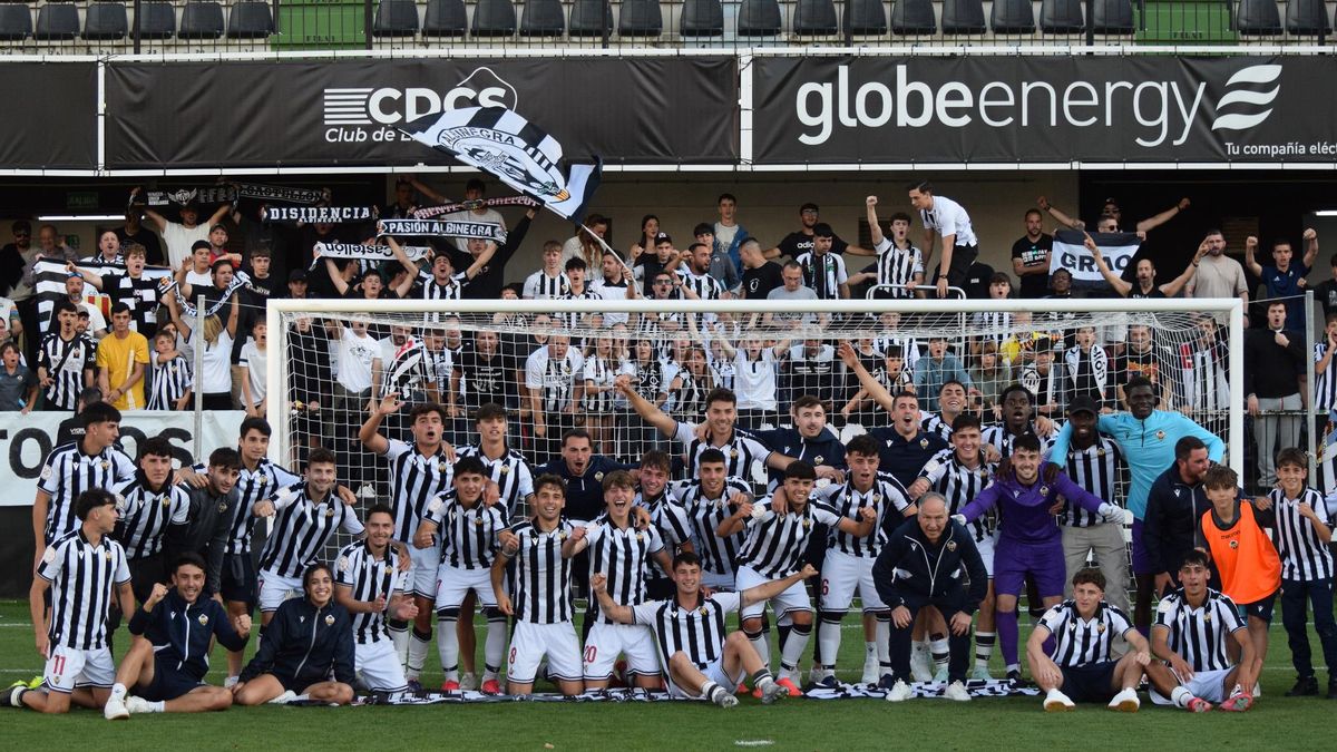 L’equip celebra el títol de lliga.