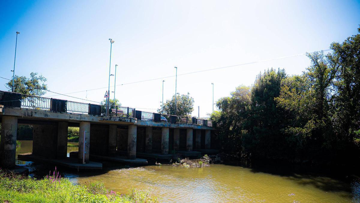 Estado del río Umia a su paso por Cabanelas esta mañana.