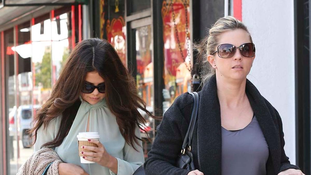 Selena Gomez y Mandy Treefey en 2015