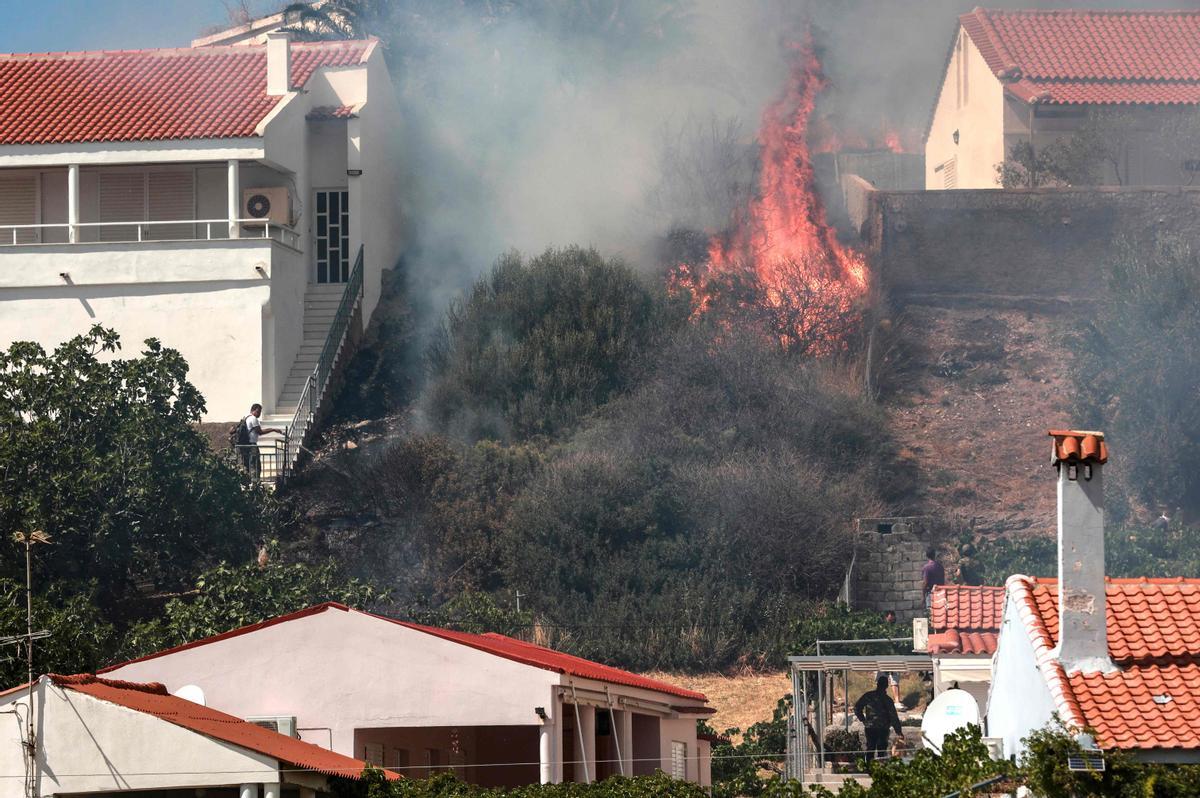 Lucha contra el fuego en la isla de Lesbos