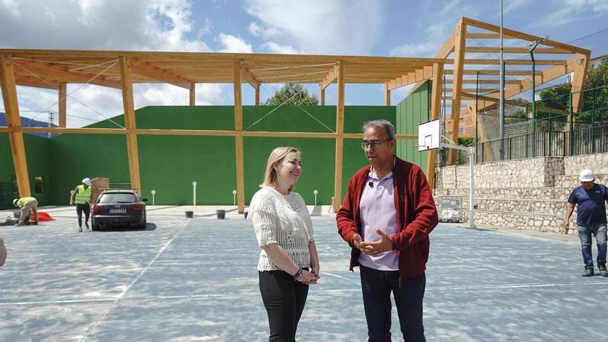 Una cubierta de madera en el frontón permitirá a Montitxelvo celebrar actividades deportivas y culturales todo el año