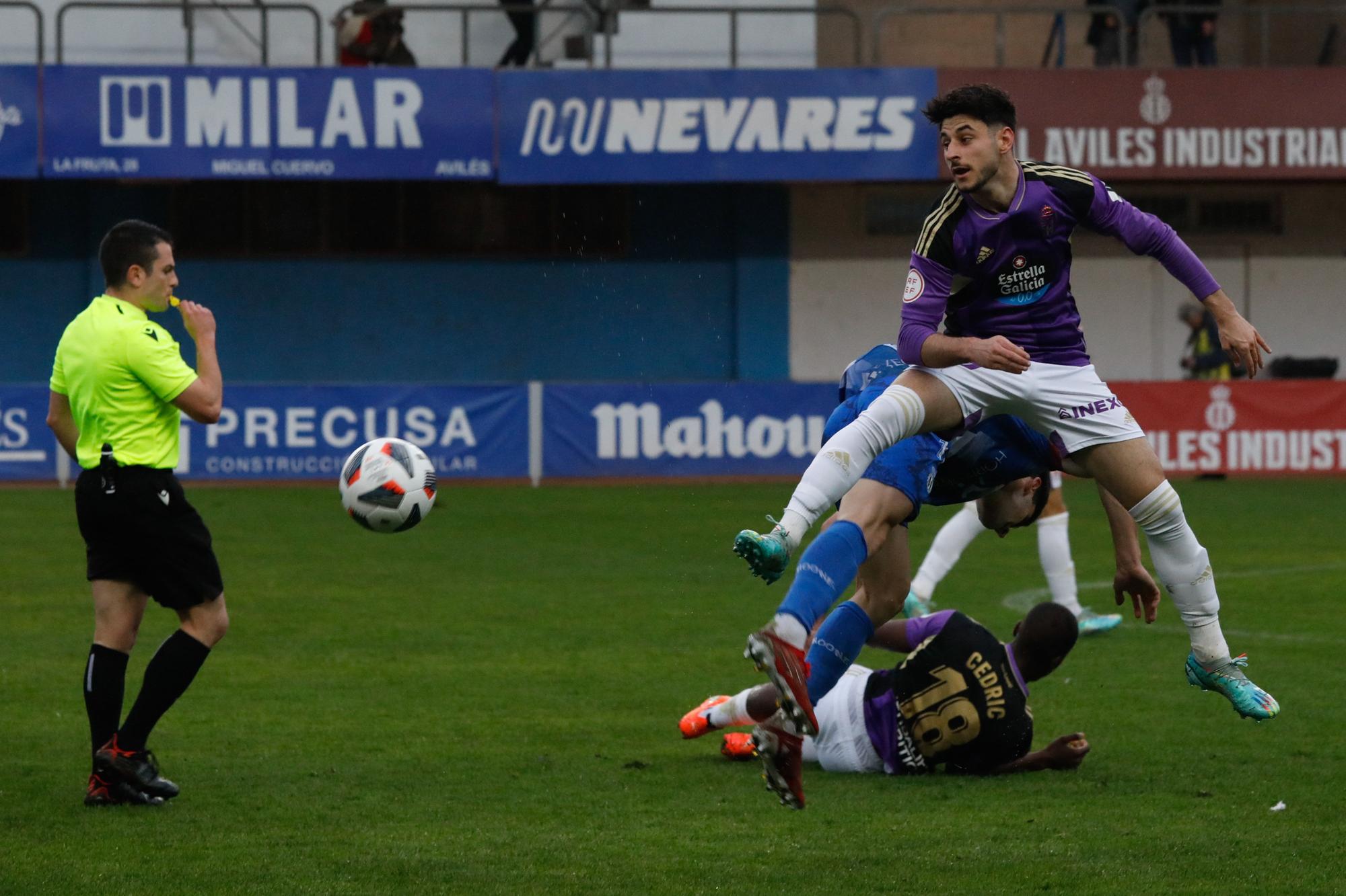 Las imágenes de la victoria (2-0) del Real Avilés antes más de 3.000 espectadores en el Suárez Puerta