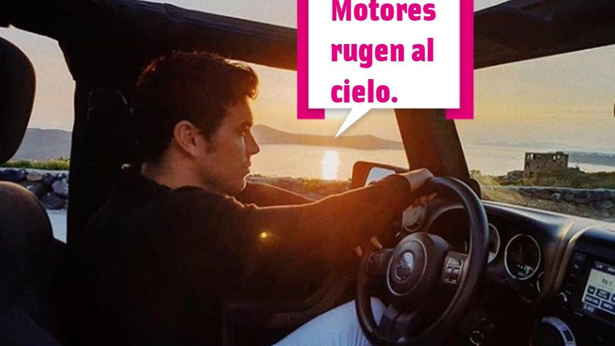 Mario Casas conduciendo