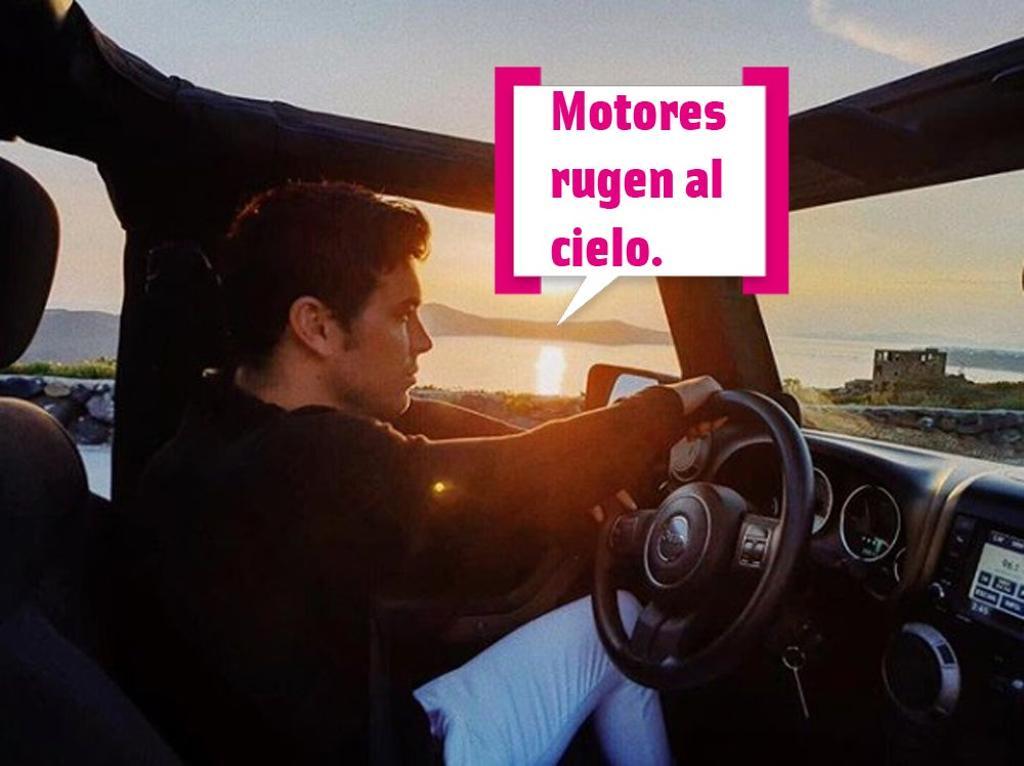 Mario Casas conduciendo