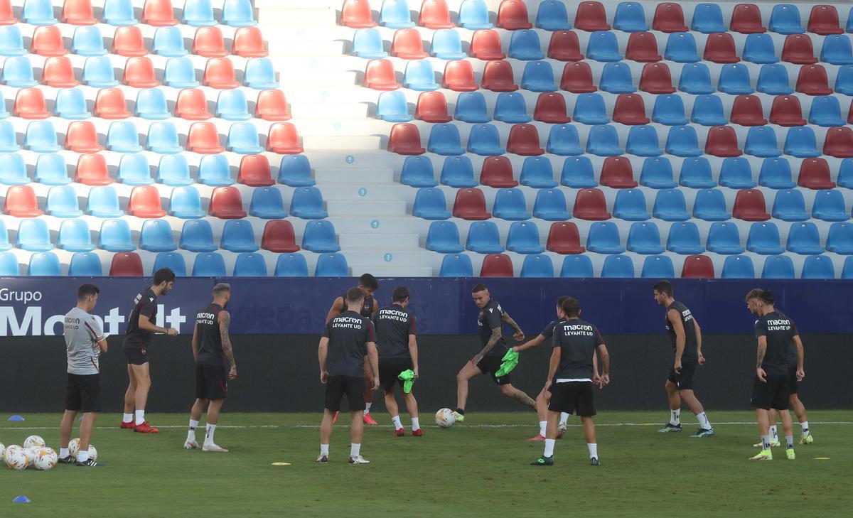 Entrenamiento en el Ciutat antes del encuentro frente al Rayo