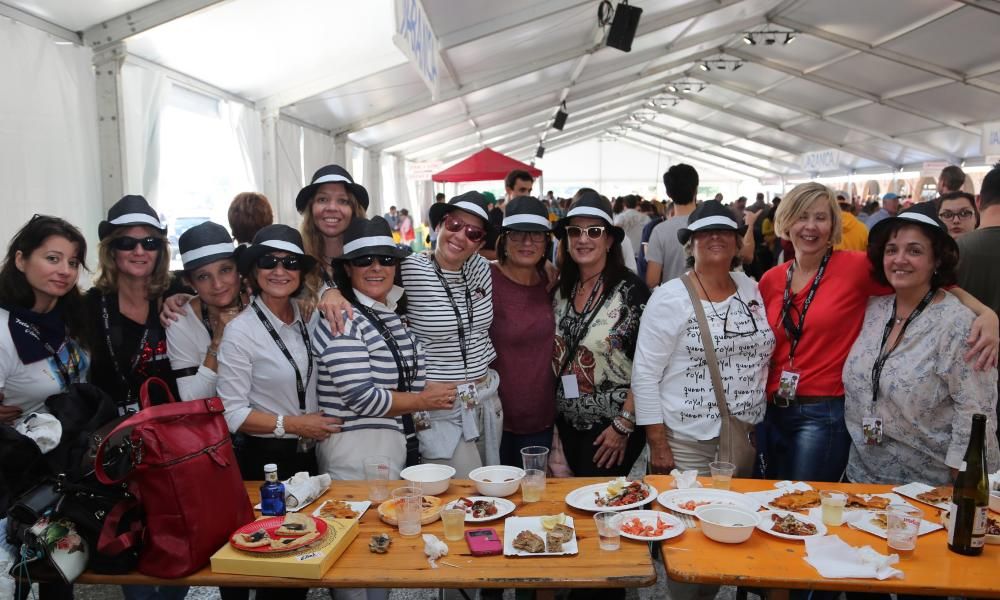 La organización cifra en más de 7.000 raciones vendidas en una jornada de sábado rodeada por el buen ambiente en la fiesta gastronómica. De momento se han facturado más de 60.000 euros y el domingo se