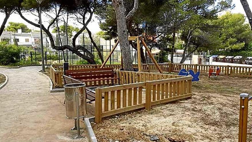 En el interior del nuevo parque se ha habilitado una zona de juegos infantiles.