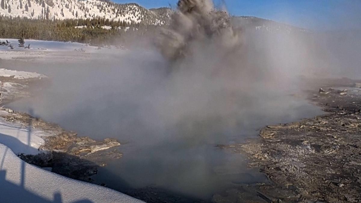 Graban en directo una erupción 'fangosa' en el parque de Yellowstone